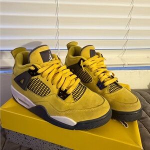 Jordan 4 kids size 6y